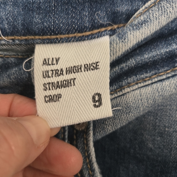Ally Medium Wash Ultra High Rise Distressed Cropped Jeans size 9 - Picture 11 of 11